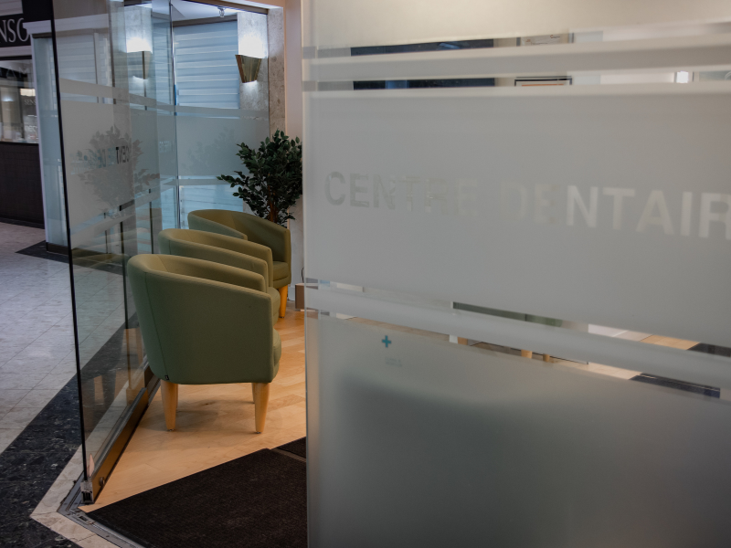 Image de la salle d’attente de la Clinique Dentaire Ecodentaire du Sanctuaire à Montréal, Outremont. | Clinique dentaire | Dentiste à Outremont | Soins dentaires Montréal